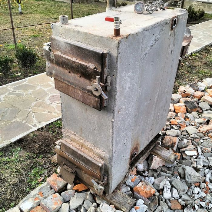 Котел на дровах .