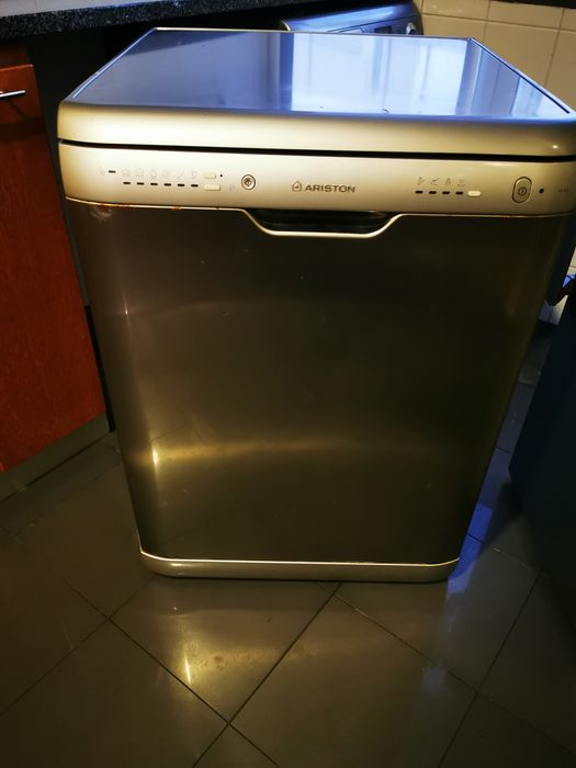 Máquina lavar loiça Ariston