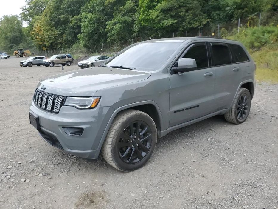 Jeep Grand Cherokee Popularny amerykański suv w drodze do Polski