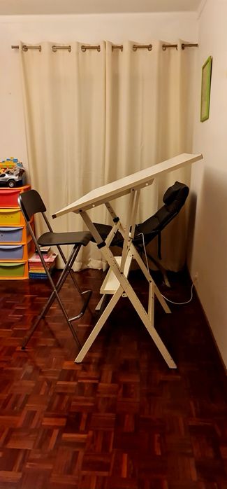 Cadeira alta ÷ Estirador.