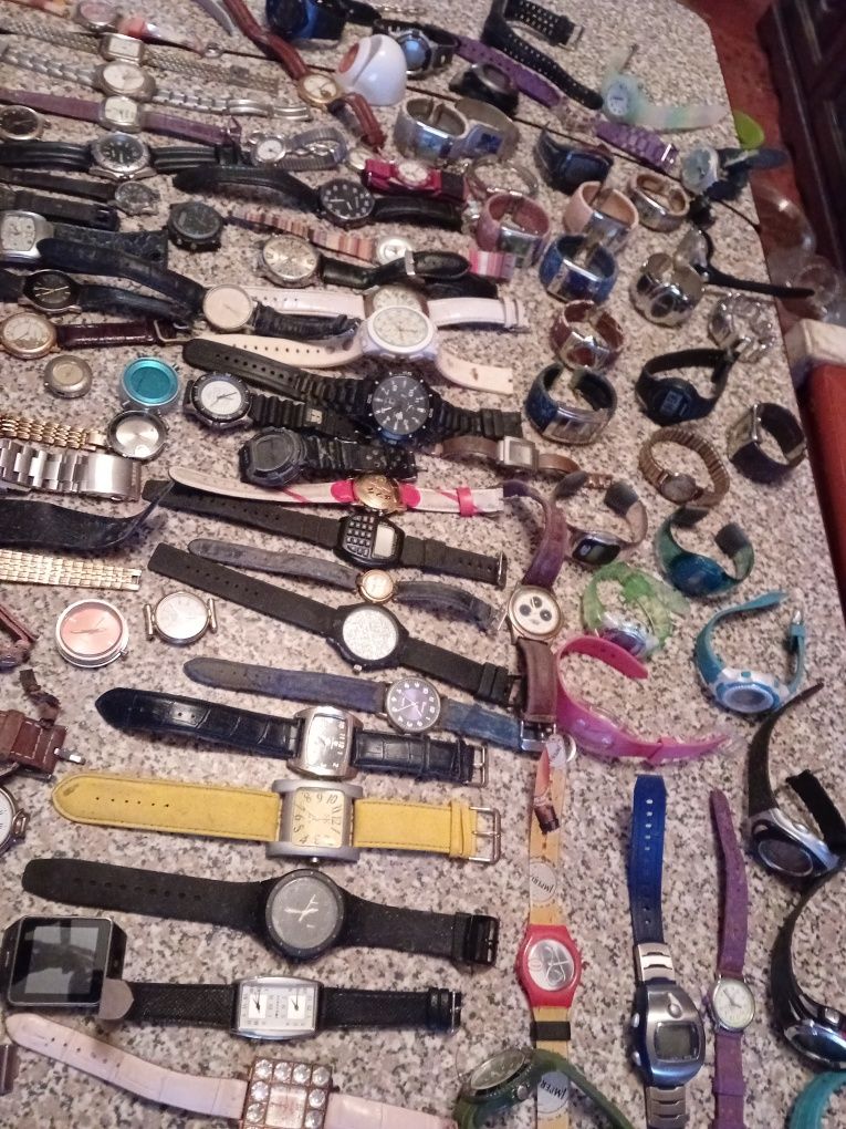 Conjunto de 130 Relógios Diversos para Reparação/Peças