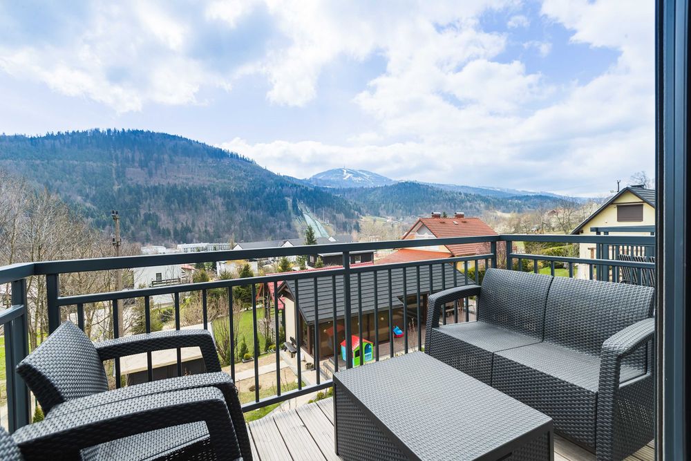Widoki góry Apartament nocleg SPA weekend Szczyrk jacuzzi sauna Jesień