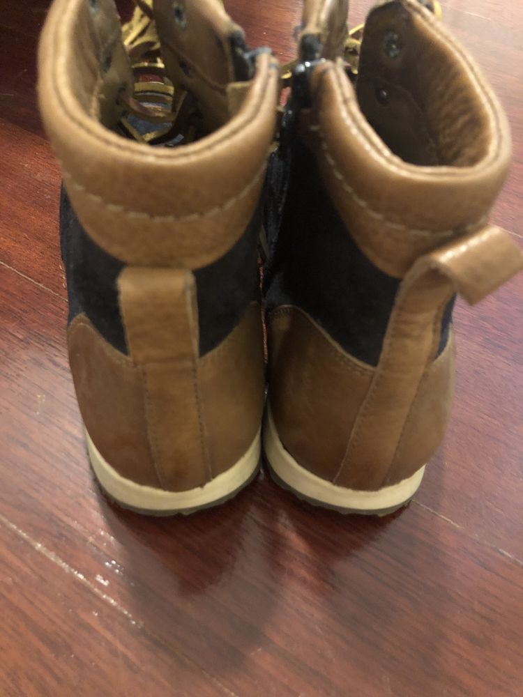 Botins pele e camurça tam. 36 Massimo Dutti novas em caixa