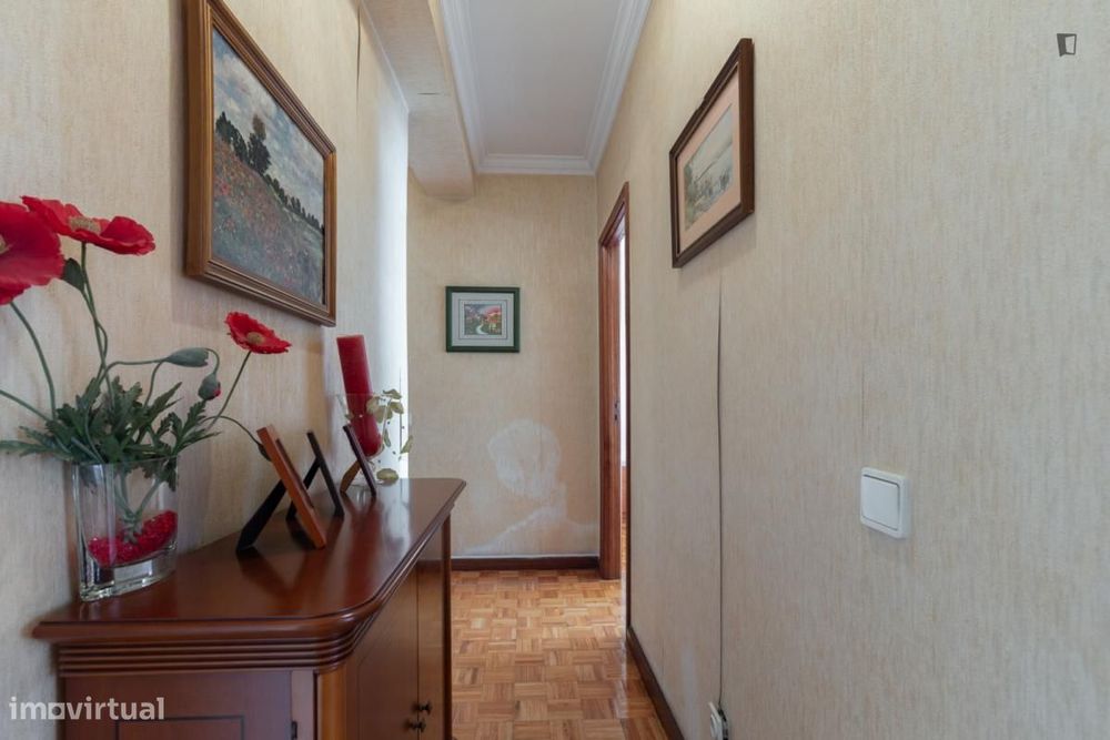 Quarto - localizado em Rio Tinto Porto