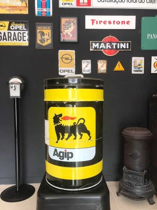 Bidão óleo da marca Agip