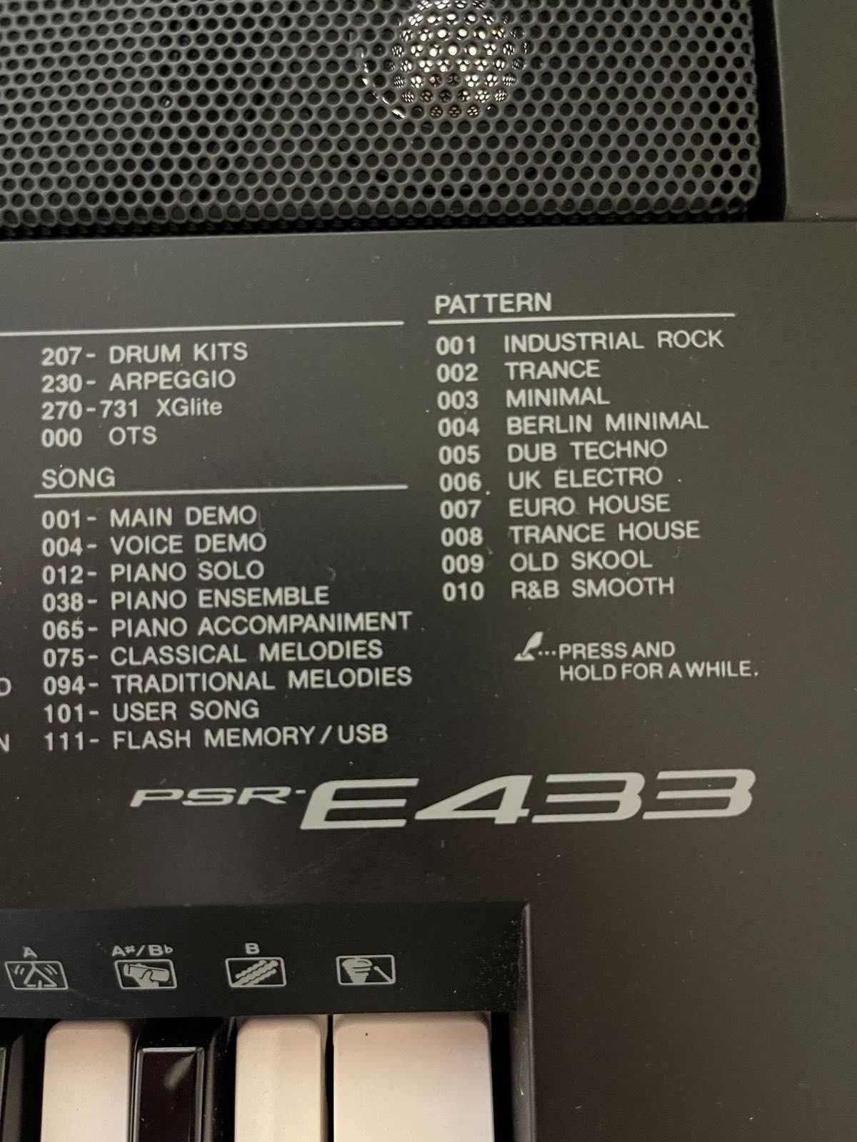 Синтезатор YAMAHA PSR-E433