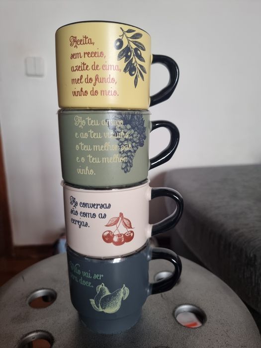 4 canecas com frases