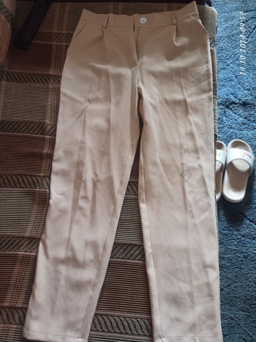 Продам женский брючный костюм