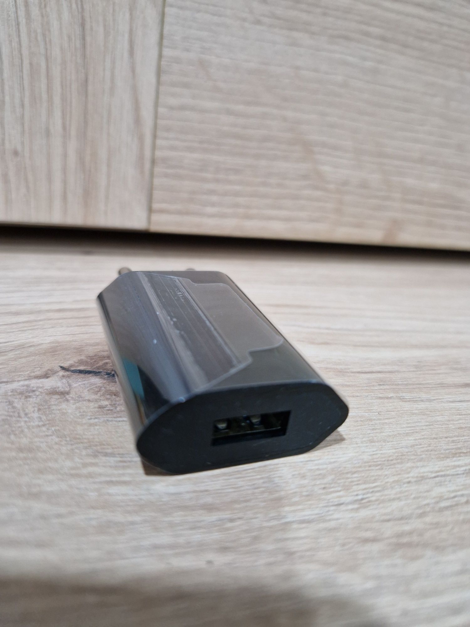 Carregador usb. Novo