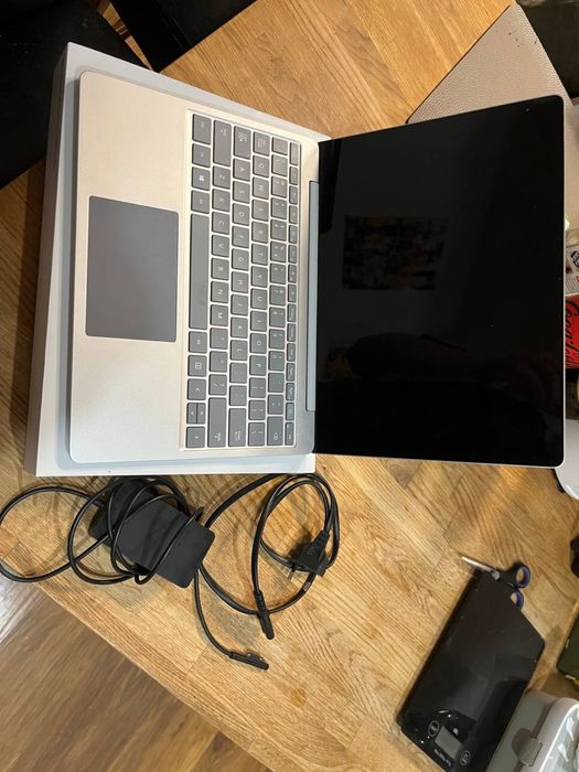 Microsoft Surface Laptop Go