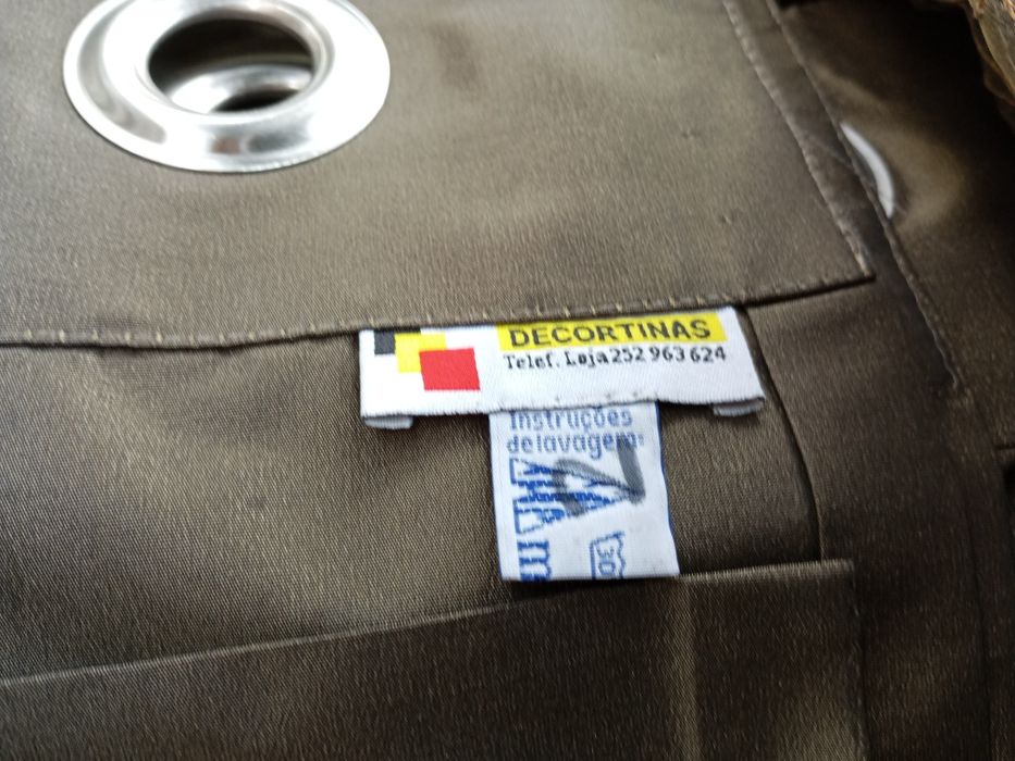 Conjunto de três cortinas organza bordadas