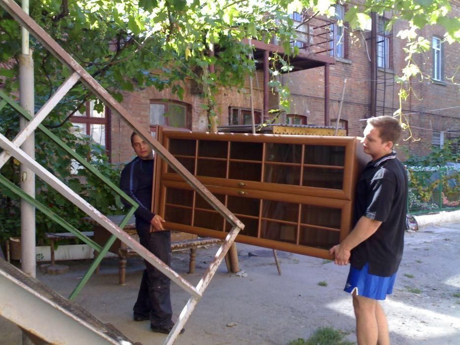Грузоперевозки до 2 тонн, можно с грузчиками—перевозим всё, что нужно!