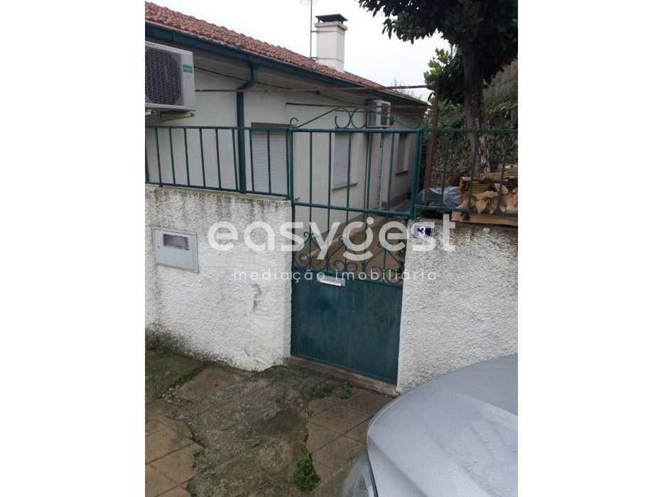 Moradia T5 no Bairro do Carrascal perto do centro da Vila