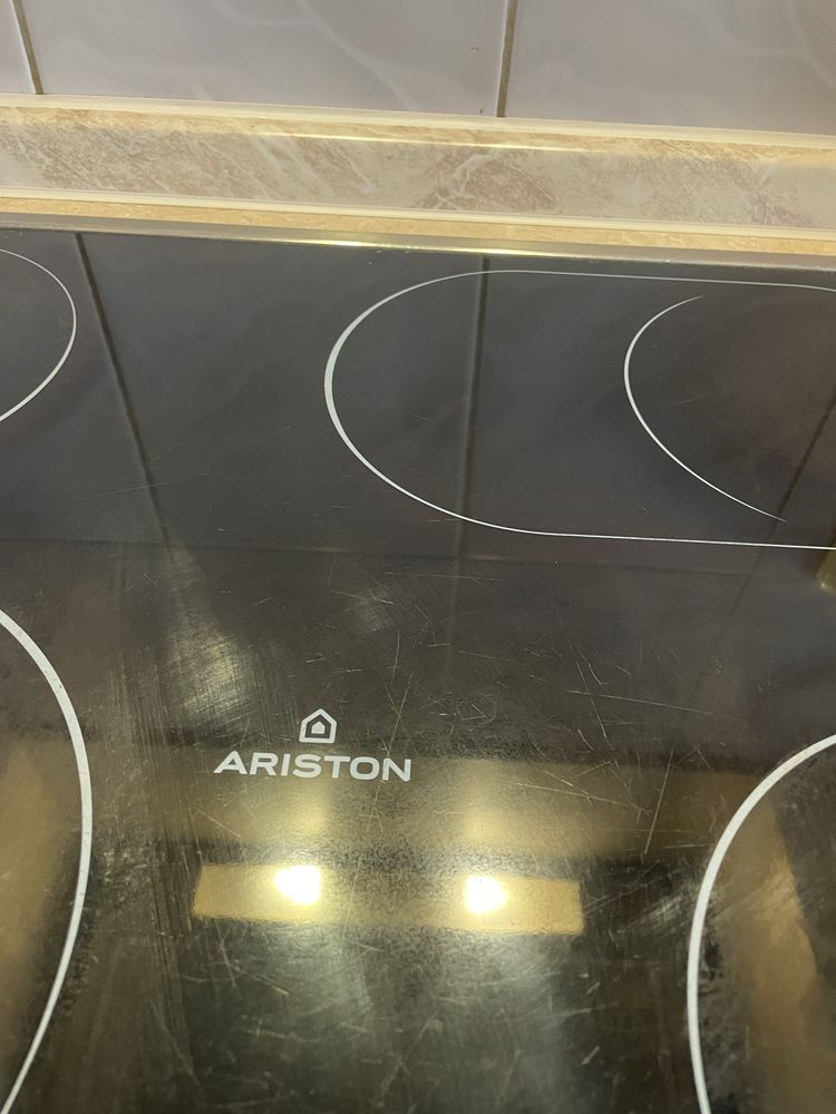 Продам электроплиту Ariston