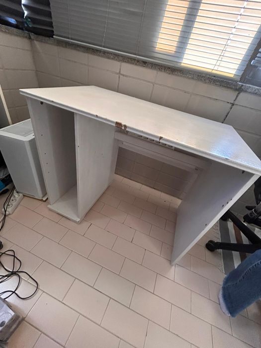 Secretaria com algumas marcas