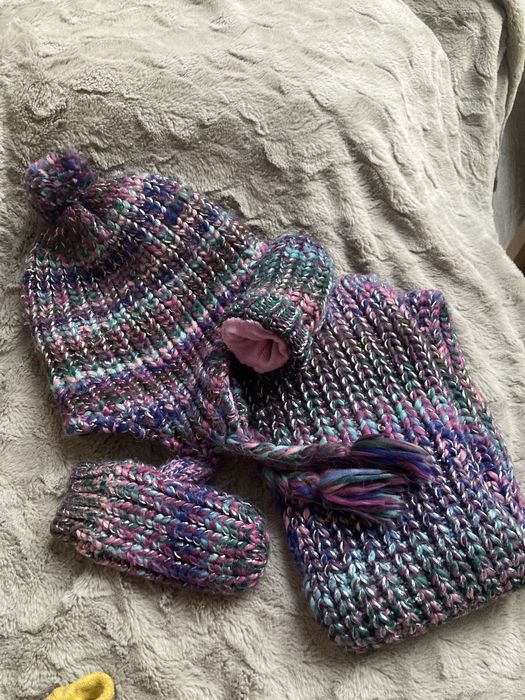Cieplutki zestaw r. 56. Czapka szalik rękawiczki.