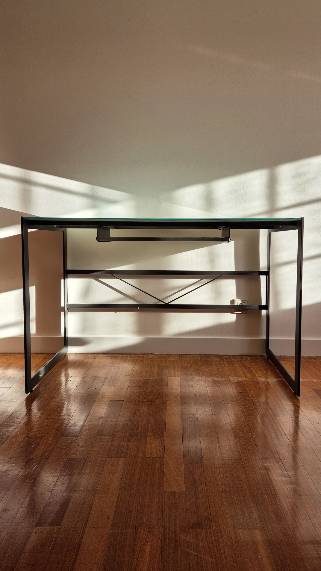 Mesa Secretária de vidro