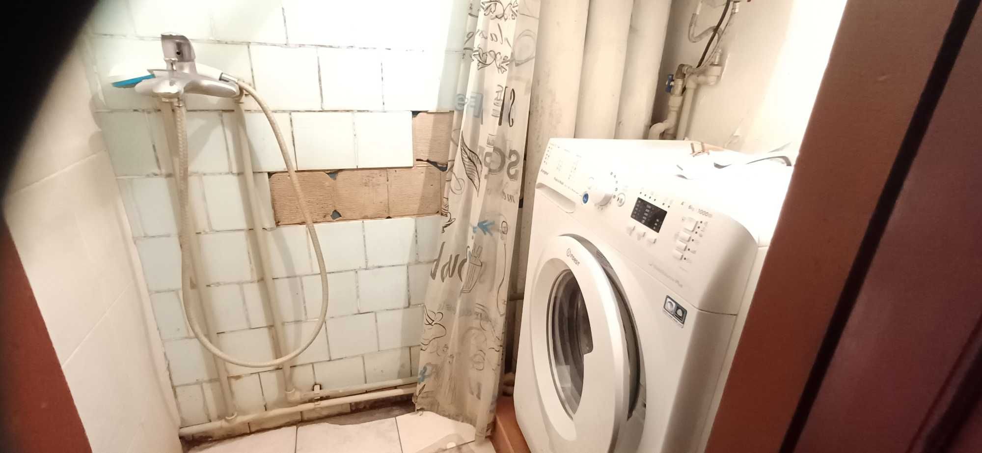 Здаеться кімната в гуртожитку, з власним душем, на тривалий термін