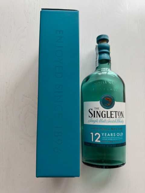 Пустая бутылка (голубое с текло) от виски Singleton 12 лет с коробкой