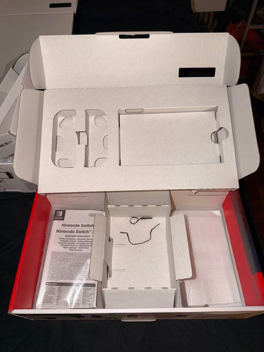 Nintendo Switch V2 + Extras