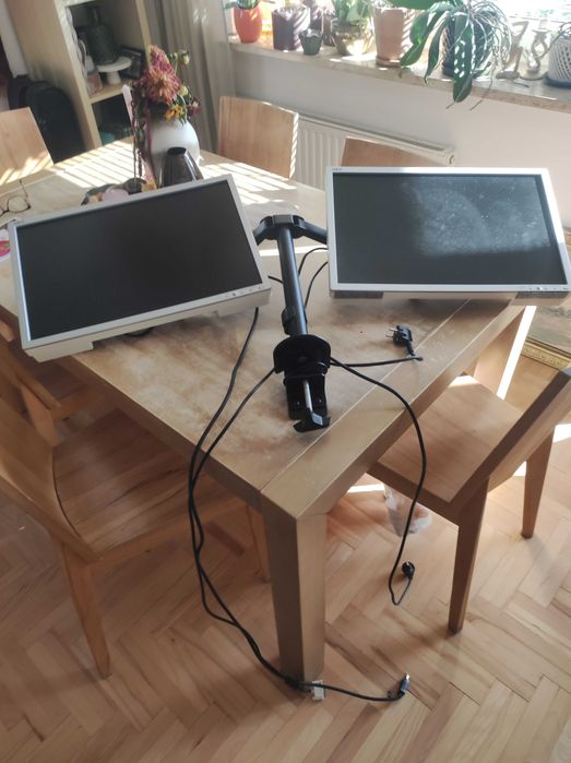 2 x monitor NEC EA221WMe + ramie na 2 monitory !!!