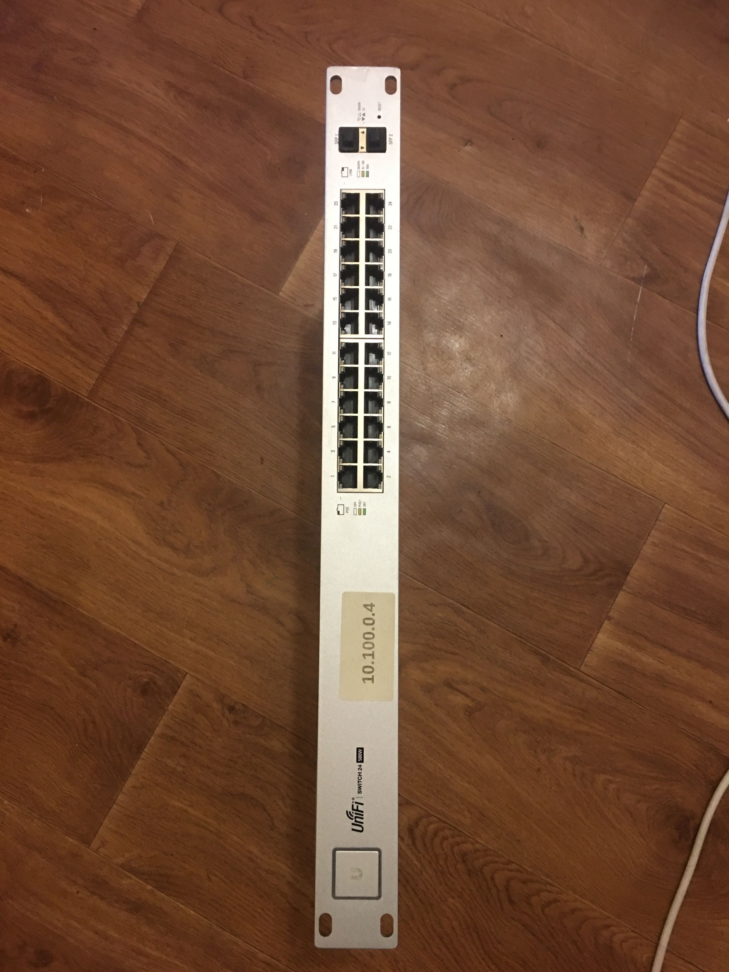 Unfi switch 24 мережевий свiч