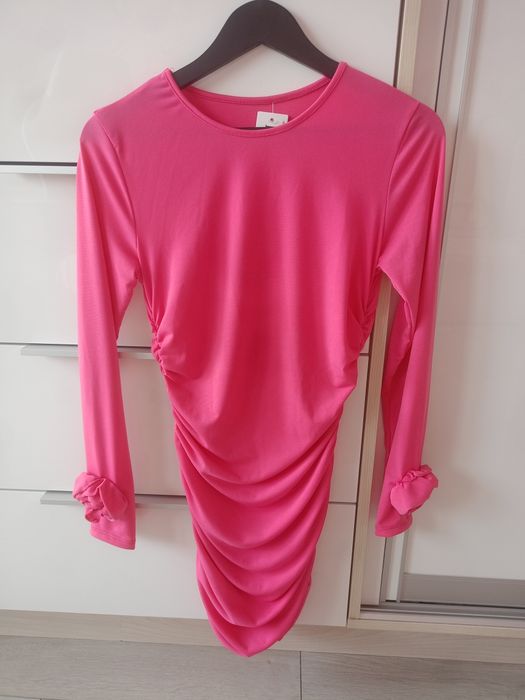 Sukienka z różą .