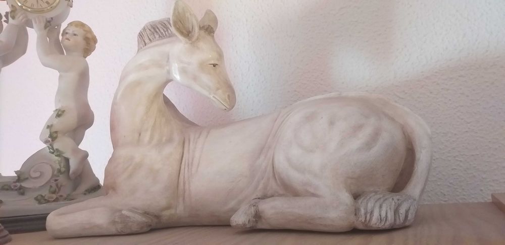 Escultura égua em barro