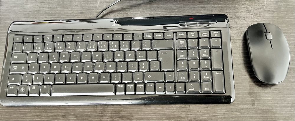 Lenovo ThinkCentre M720s - 24 GB - 250 GB Option + 250 GB64297694666243123