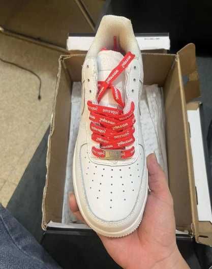 Buty meskie Mokasyny Nike_Air_Force_1_Low_SP_Supreme_White R.39