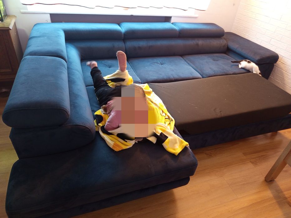 Narożnik welurowy niebieski z funkcją spania