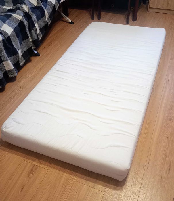Materac piankowy 180x90x16 cm – używany