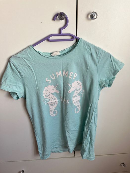 Camisola azul de menina