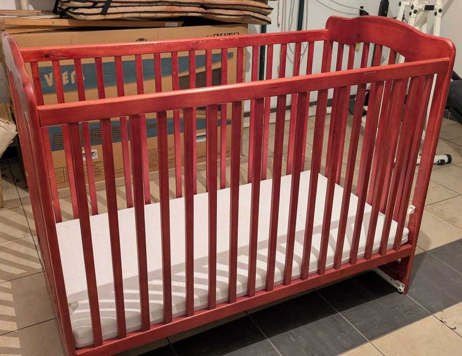 Łóżeczko dziecięce drewniane