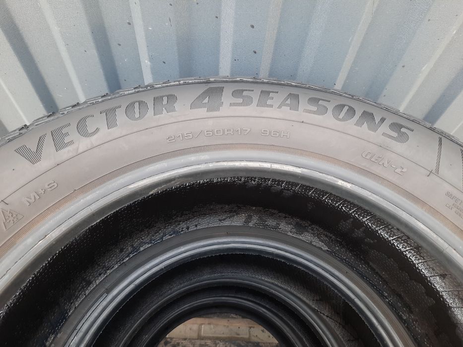 Opony 215/60/17 Goodyear Vector4Season[S]