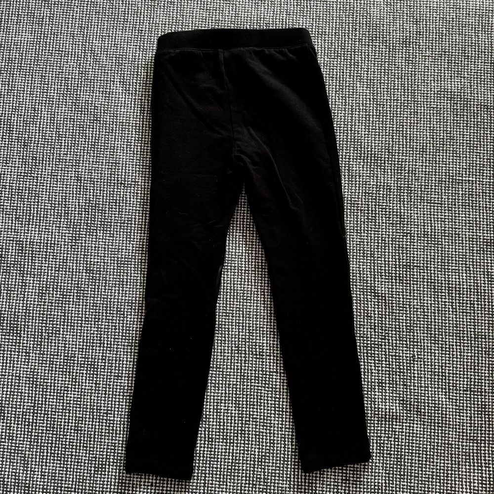 Legginsy HM z akcentem na kolanach EUR 116