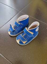 Buty do nauki chodzenia r.19