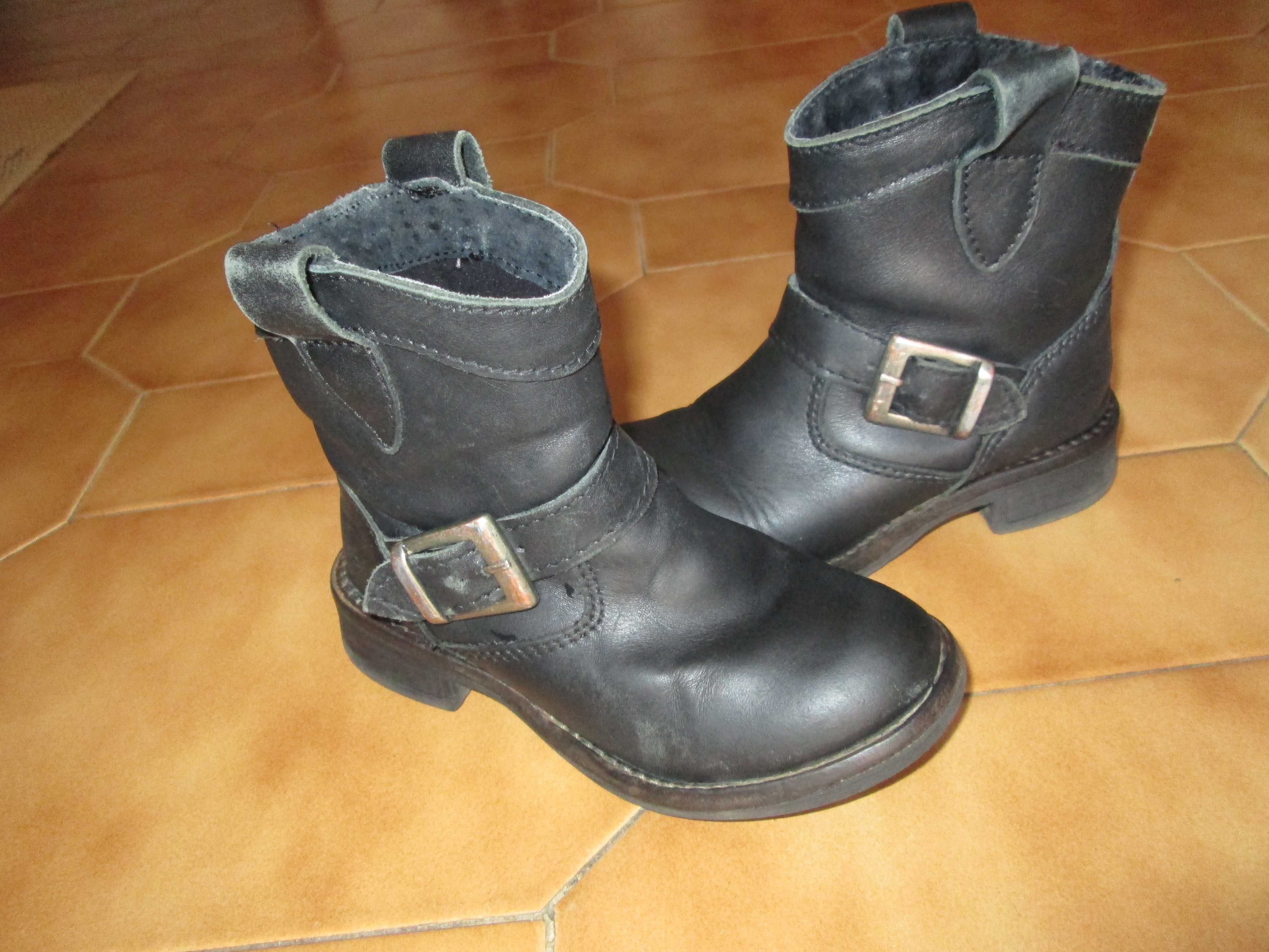 Botas c/Fivela lateral para menina, cor preta nº 28