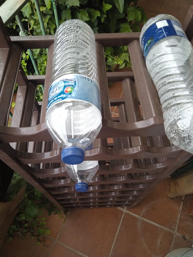 Garrafeira em Pvc castanho