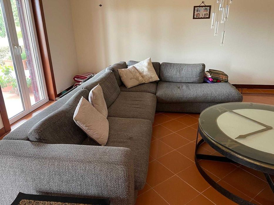 Sofá com chaise longue da BoConcept, design escandinavo