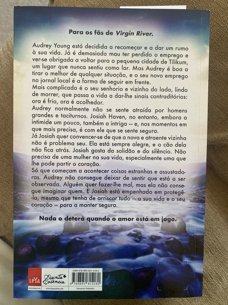 Vendo livro Obsession Falls entre o amor e a obsessão de Claire Kingsl
