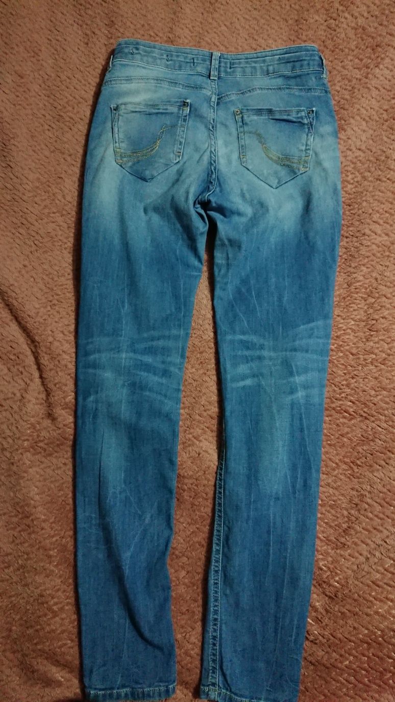 Dzinsy ' push up " Bershka