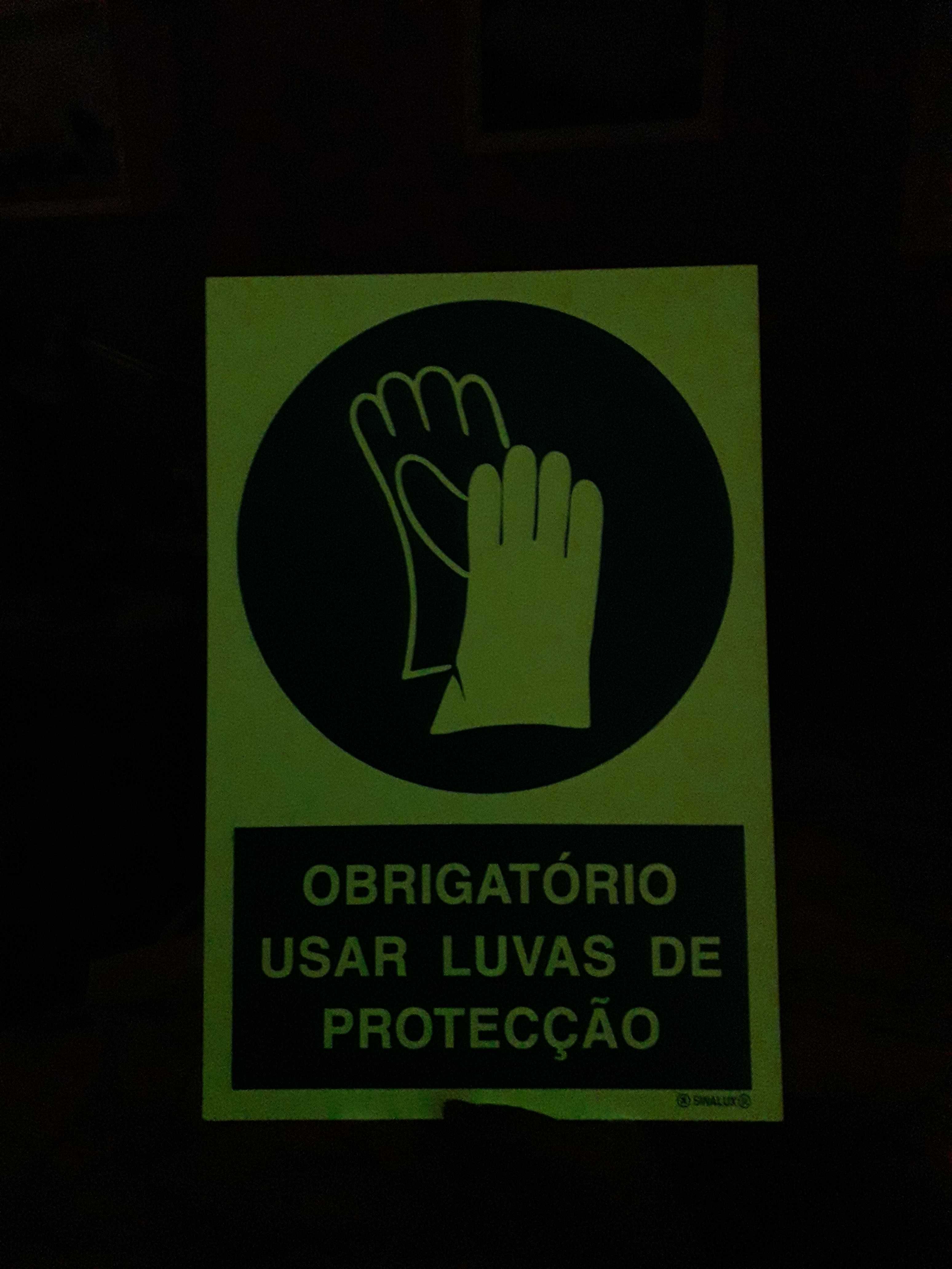 Placas de sinalização fotoluminescente NOVAS