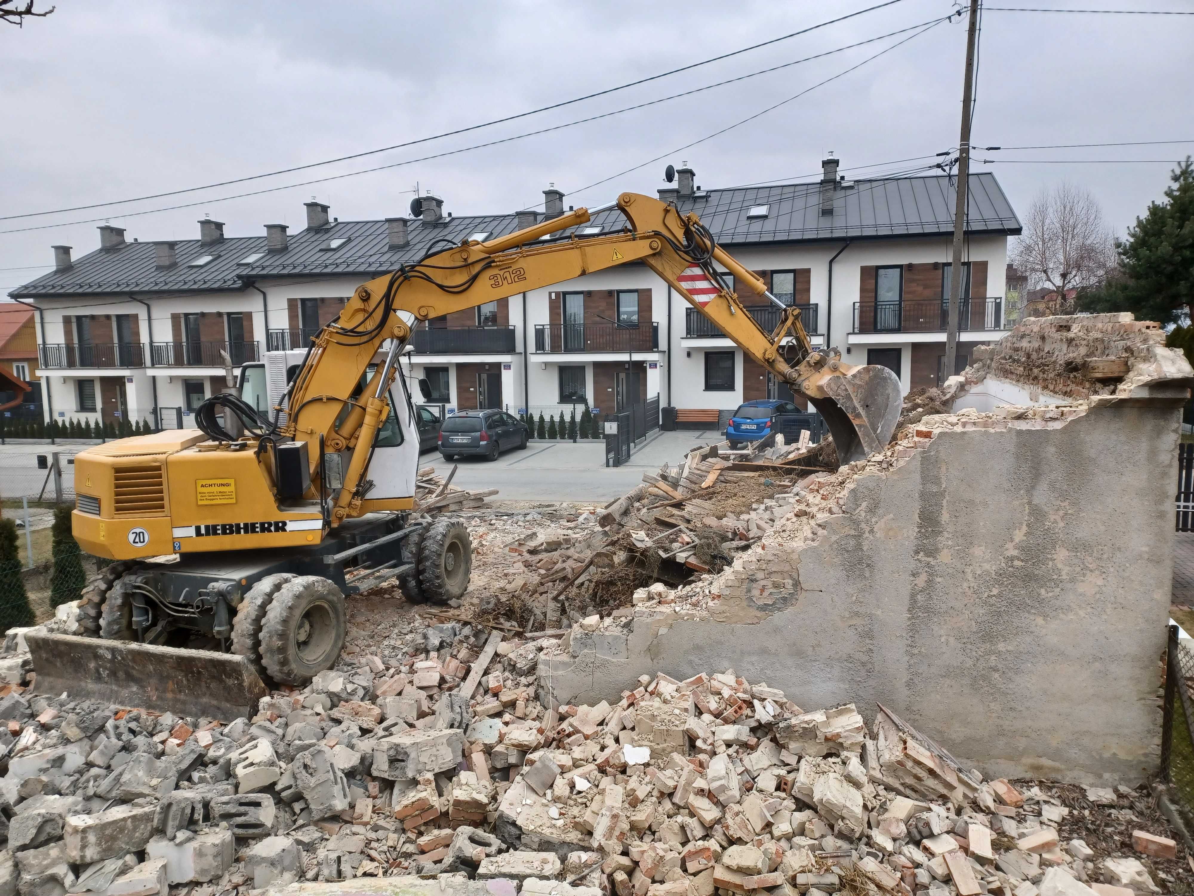 Wyburzenia Rozbiórki domów kamienic budynków hal Wykopy