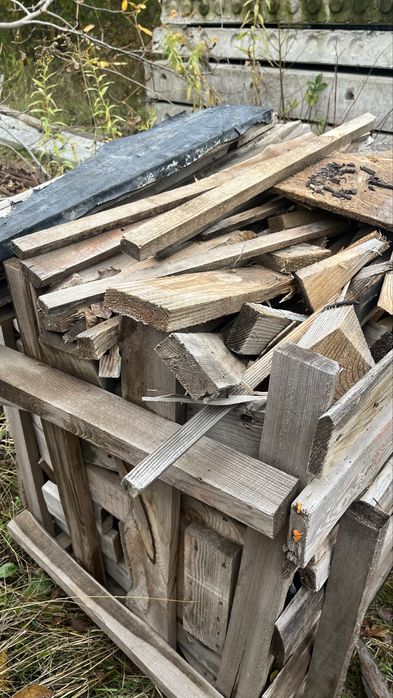 Дрова різані на паллетах