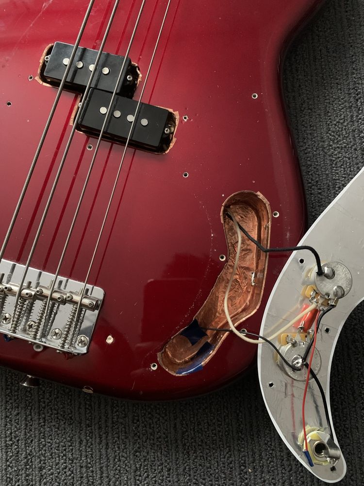 Fender precision bass 62 japan, USA pickup !