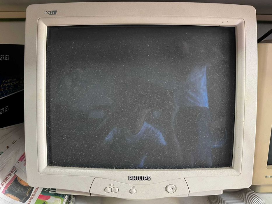 Monitor - Philips 107 E6
