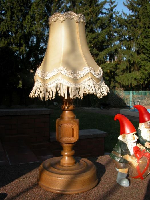 drewniana lampa -lampka ze zmywalnym abażurem