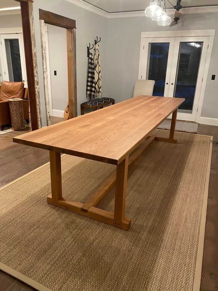 Mesa de jantar em madeira maciça.Carvalho,Nogueira Americana.Solid woo
