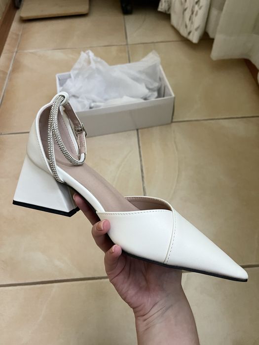 Туфлі жіночі, білого кольору